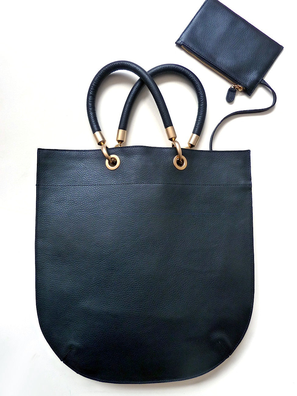 Flat Oblong Pebble Grain Leather Tote Bag Black – IMPERIO jp